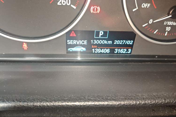 Used BMW 3 Series 2017 320i M Sport Odometer Close Up