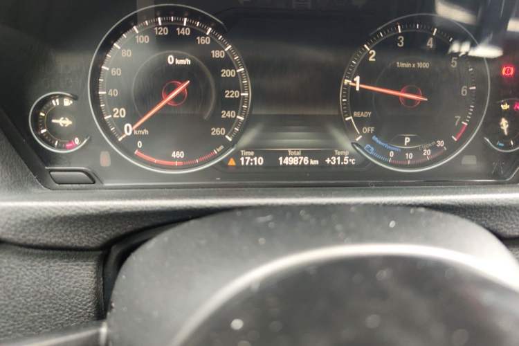 Used BMW 3 Series 2017 320i M Sport Odometer Close Up
