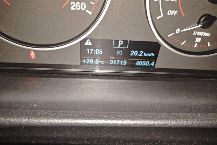 Used BMW 3 Series 2017 320i M Sport Odometer Close Up