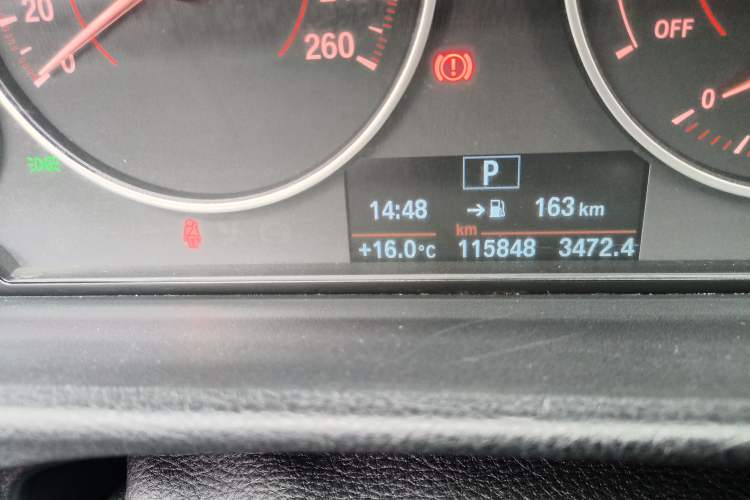 Used BMW 3 Series 2017 320i M Sport Odometer Close Up
