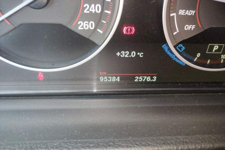 Used BMW 3 Series 2017 320Li M Sport Edition Odometer Close Up