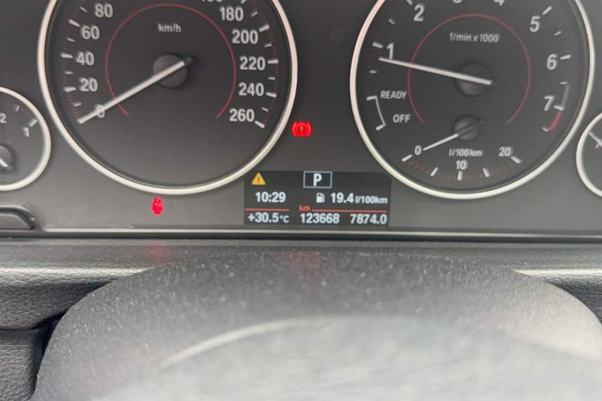 Used BMW 3 Series 2017 320i M Sport Odometer Close Up