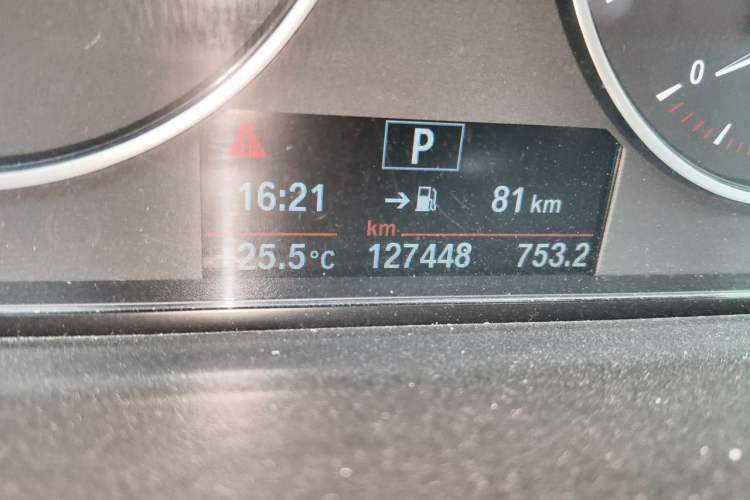 Used BMW 3 Series 2017 320i M Sport Odometer Close Up