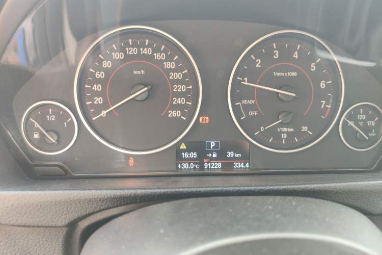 Used BMW 3 Series 2017 320i M Sport Odometer Close Up