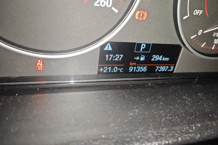 Used BMW 3 Series 2017 320i M Sport Odometer Close Up