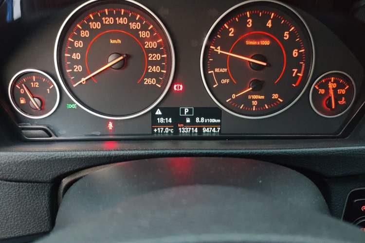 Used BMW 3 Series 2017 320i M Sport Odometer Close Up