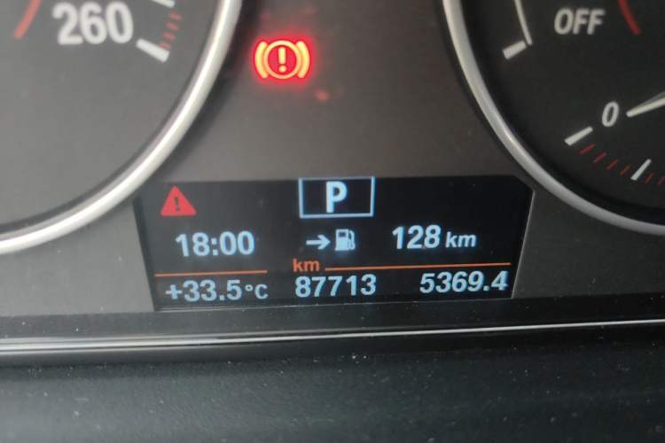 Used BMW 3 Series 2017 320i M Sport Odometer Close Up