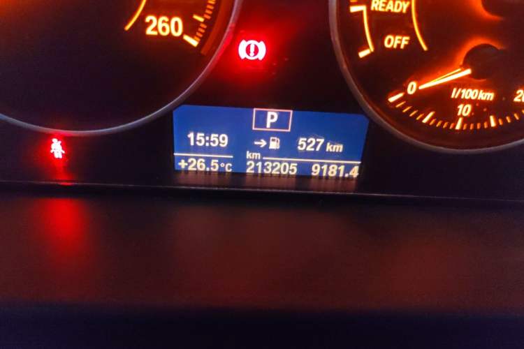 Used BMW 3 Series 2017 320i M Sport Odometer Close Up