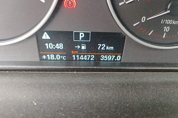 Used BMW 3 Series 2017 320i M Sport Odometer Close Up