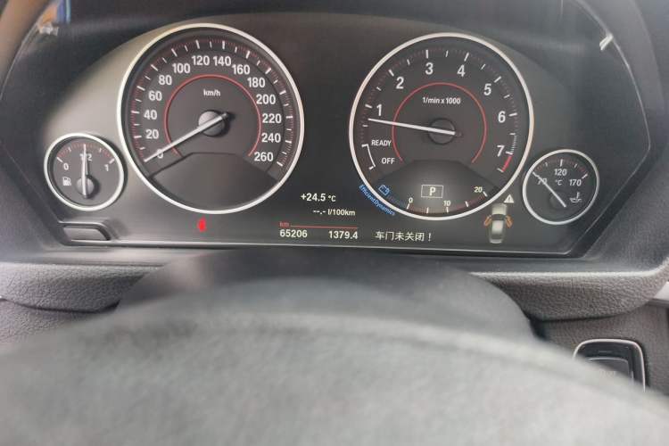 Used BMW 3 Series 2017 320Li M Sport Edition Odometer Close Up