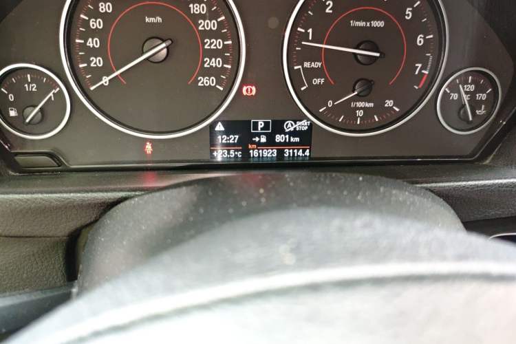 Used BMW 3 Series 2017 320i M Sport Odometer Close Up