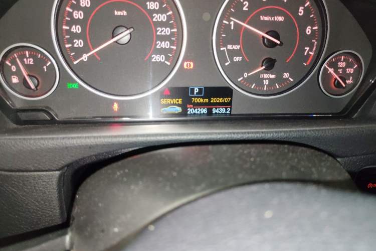 Used BMW 3 Series 2017 320i M Sport Odometer Close Up