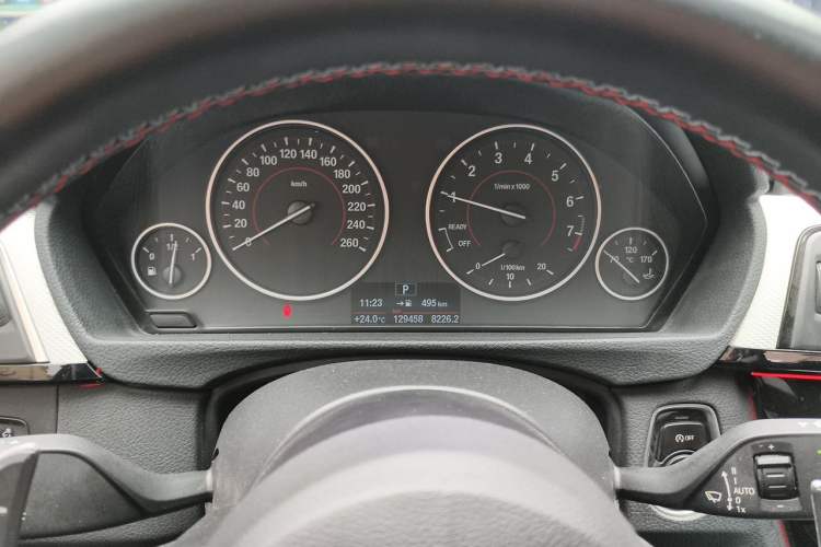 Used BMW 3 Series 2017 320i M Sport Odometer Close Up