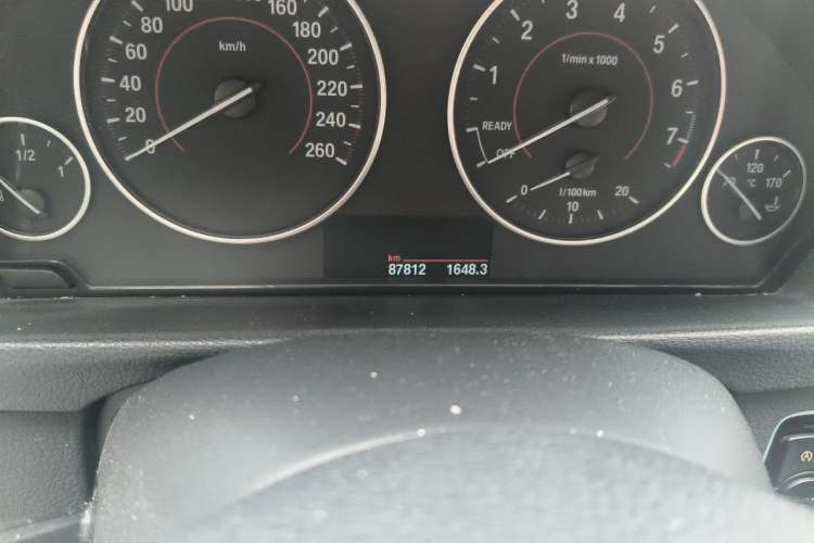 Used BMW 3 Series 2017 320i M Sport Odometer Close Up