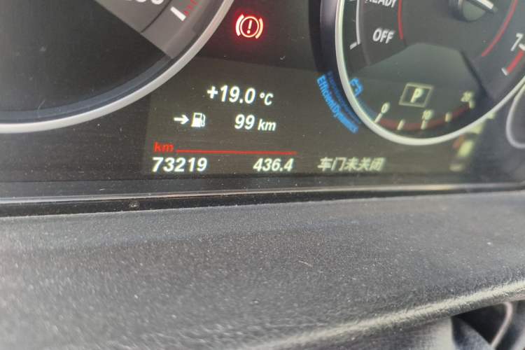 Used BMW 3 Series 2017 320i M Sport Odometer Close Up