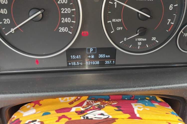 Used BMW 3 Series 2017 320i M Sport Odometer Close Up