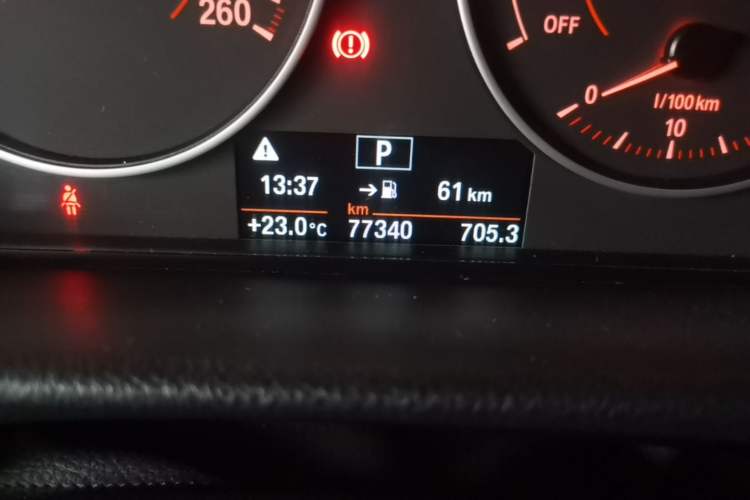 Used BMW 3 Series 2017 320i M Sport Odometer Close Up