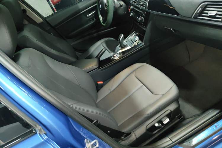 Used BMW 3 Series 2017 320Li M Sport Edition Right Front Seat