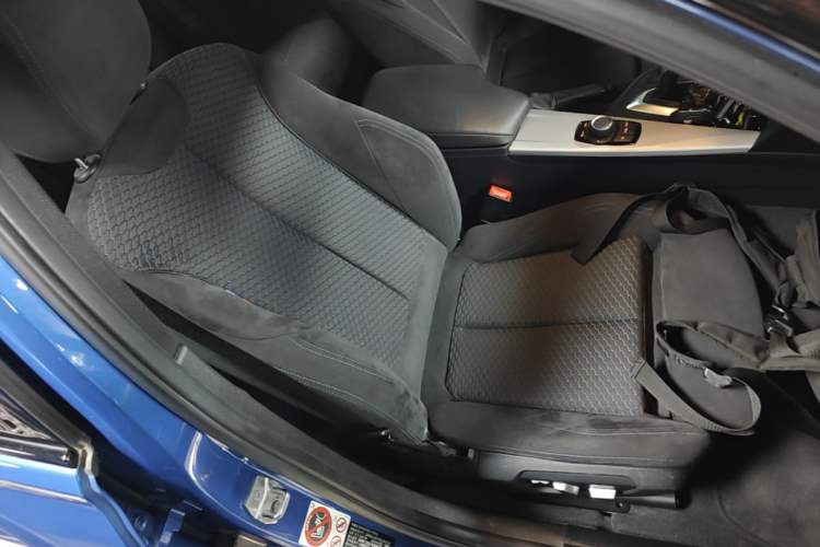 Used BMW 3 Series 2017 320i M Sport Right Front Seat