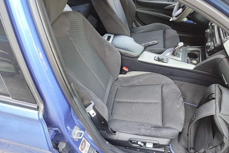 Used BMW 3 Series 2017 320i M Sport Right Front Seat