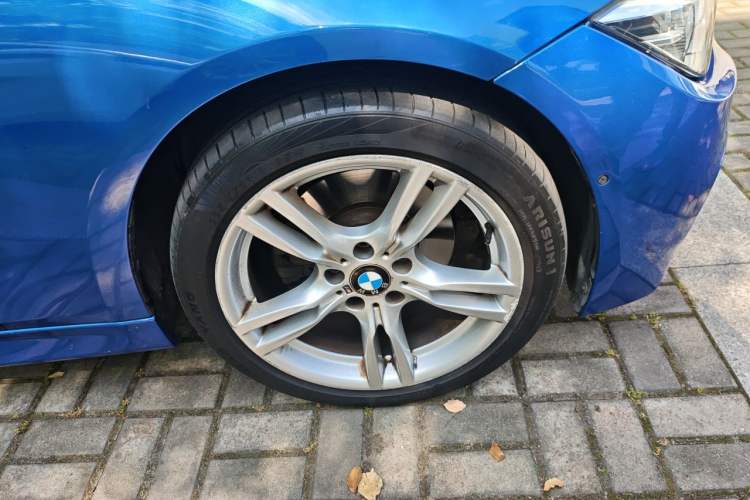 Used BMW 3 Series 2017 320i M Sport Right Front Wheel Hub