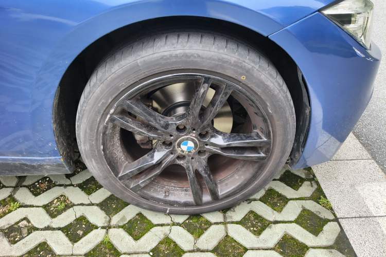 Used BMW 3 Series 2017 320i M Sport Right Front Wheel Hub