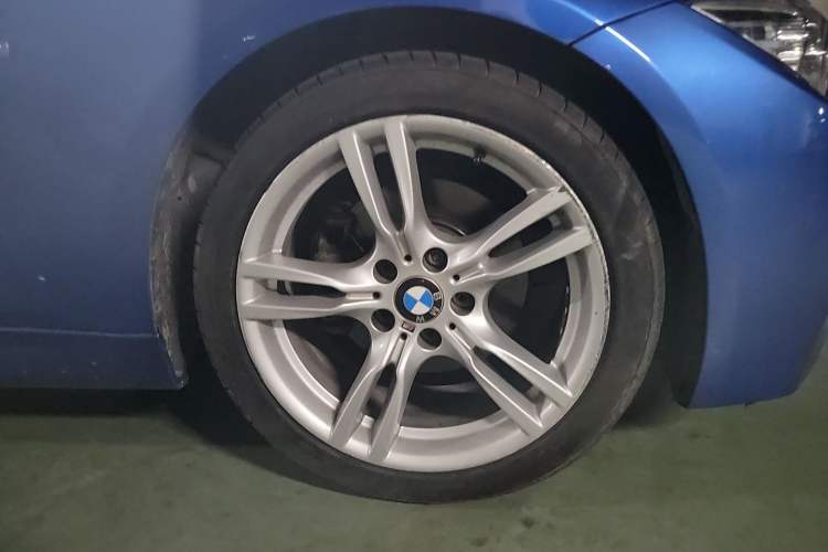 Used BMW 3 Series 2017 320Li M Sport Edition Right Front Wheel Hub