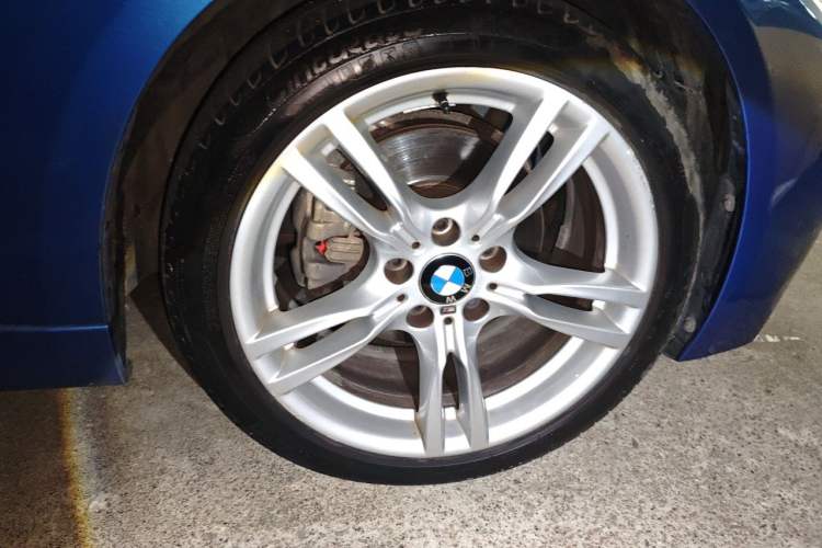 Used BMW 3 Series 2017 320i M Sport Right Front Wheel Hub