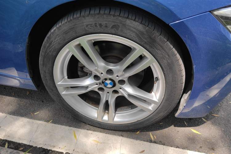 Used BMW 3 Series 2017 320Li M Sport Edition Right Front Wheel Hub