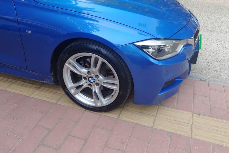 Used BMW 3 Series 2017 320i M Sport Right Front Wheel Hub
