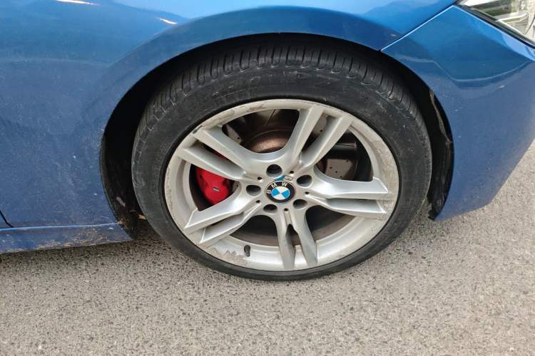 Used BMW 3 Series 2017 320i M Sport Right Front Wheel Hub