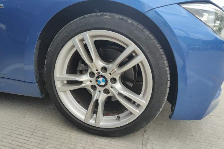 Used BMW 3 Series 2017 320i M Sport Right Front Wheel Hub