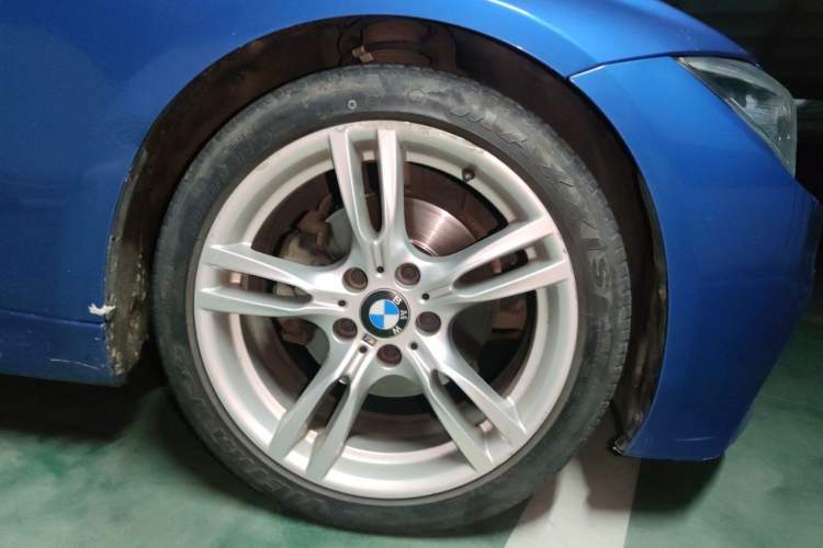 Used BMW 3 Series 2017 320i M Sport Right Front Wheel Hub
