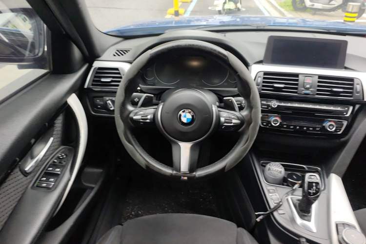 Used BMW 3 Series 2017 320i M Sport Steering Wheel