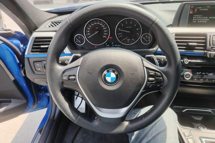 Used BMW 3 Series 2017 320i M Sport Steering Wheel