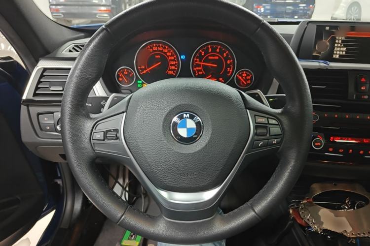 Used BMW 3 Series 2017 320i M Sport Steering Wheel
