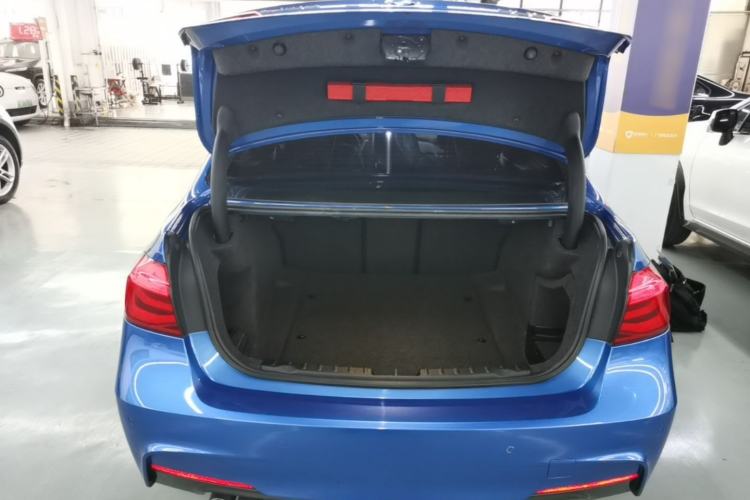 Used BMW 3 Series 2017 320i M Sport Trunk