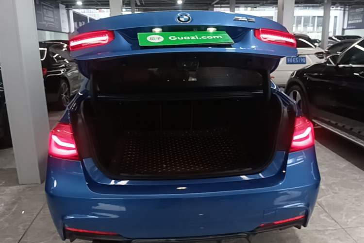 Used BMW 3 Series 2017 320i M Sport Trunk