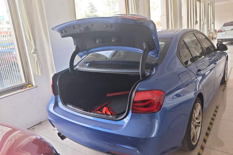 Used BMW 3 Series 2017 320i M Sport Trunk