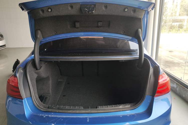 Used BMW 3 Series 2017 320i M Sport Trunk