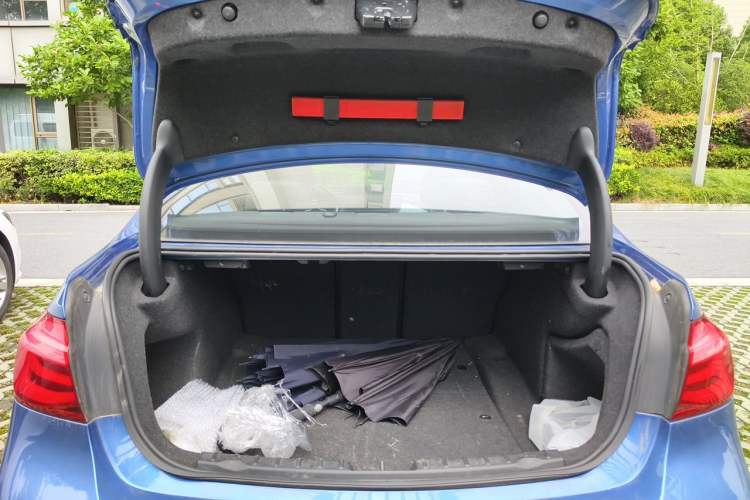 Used BMW 3 Series 2017 320i M Sport Trunk