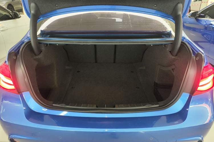 Used BMW 3 Series 2017 320i M Sport Trunk