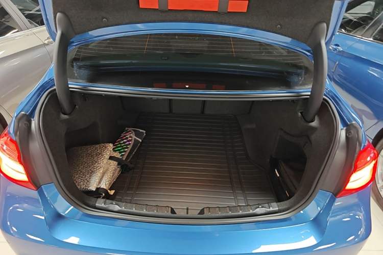 Used BMW 3 Series 2017 320i M Sport Trunk