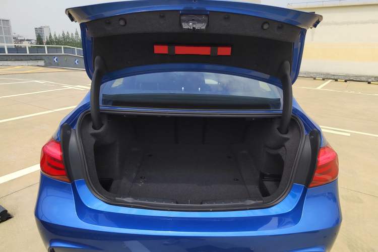 Used BMW 3 Series 2017 320i M Sport Trunk