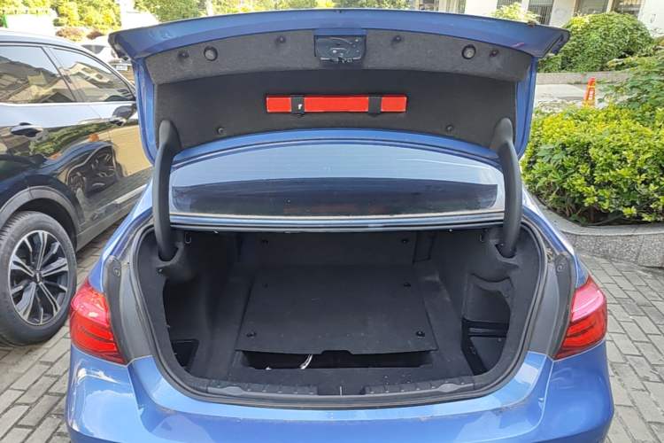 Used BMW 3 Series 2017 320i M Sport Trunk