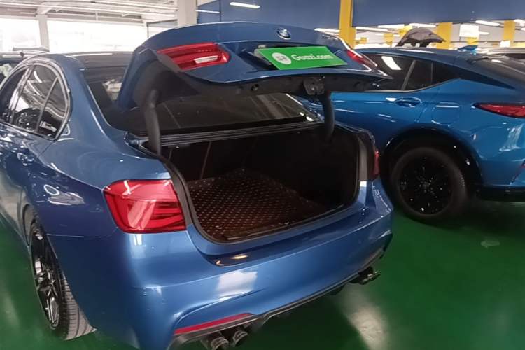 Used BMW 3 Series 2017 320i M Sport Trunk