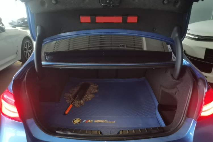 Used BMW 3 Series 2017 320i M Sport Trunk
