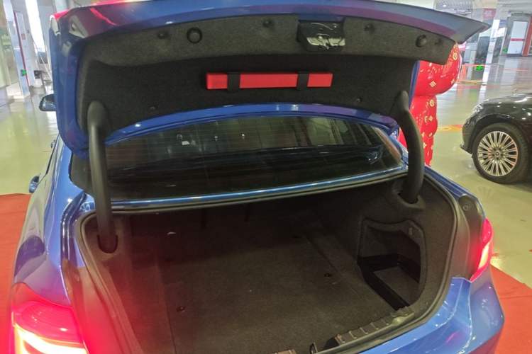 Used BMW 3 Series 2017 320i M Sport Trunk