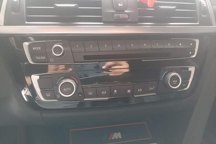 Used BMW 3 Series 2017 320Li Fashion Model Audio And AC Panel