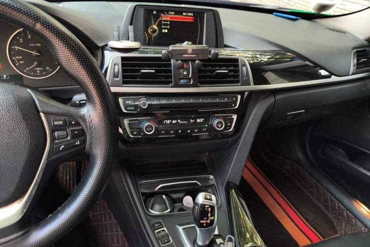 Used BMW 3 Series 2017 318Li Fashion Model Audio And AC Panel